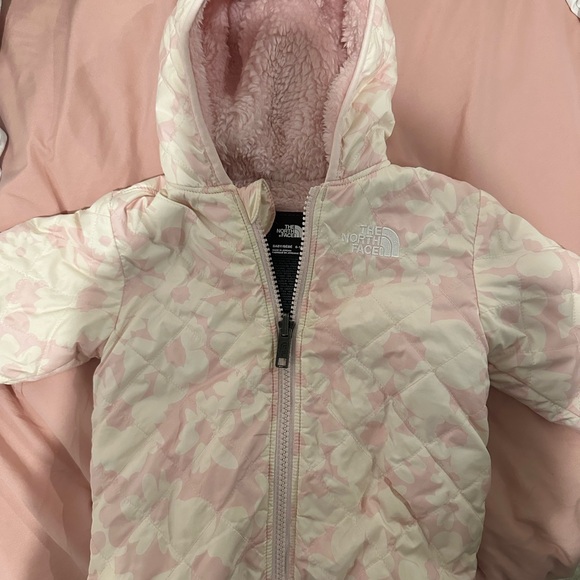 The North Face Pink and White Quilted Jacket - Picture 1 of 2